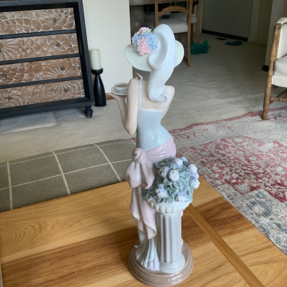 Lladro 5479 Tea Time - Picture 4 of 10